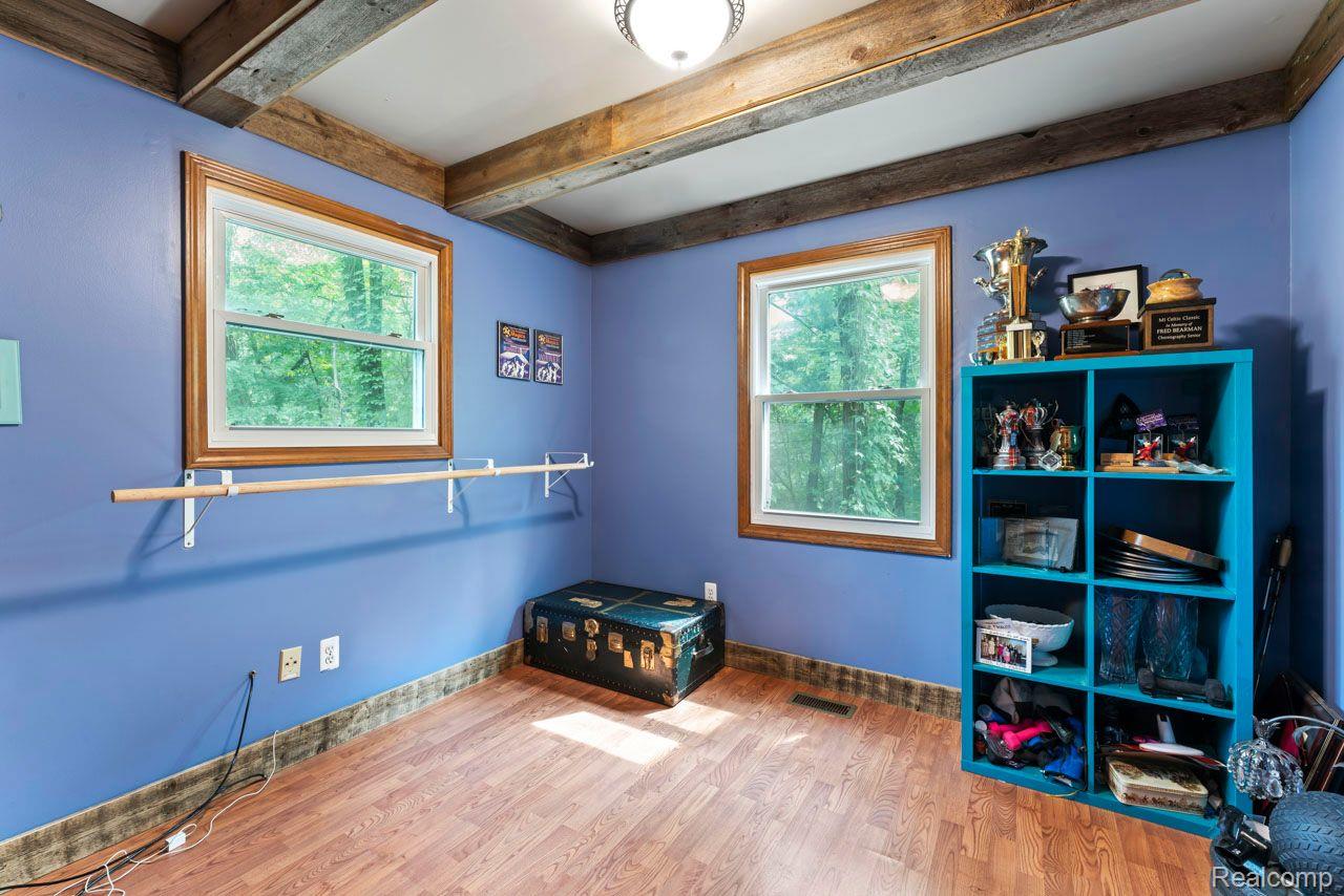 10431 Maple Road Hartland, MI 48353 - Photo 17 of 35 Gallery Image 17