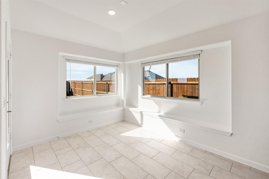 3665 Jordan Way Kaufman, TX 75142 - Photo 18 of 34 a room with a bed and a window