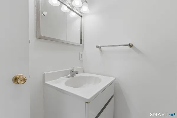 $407,000 | 50 Stratton Court, Hamden, CT 06514