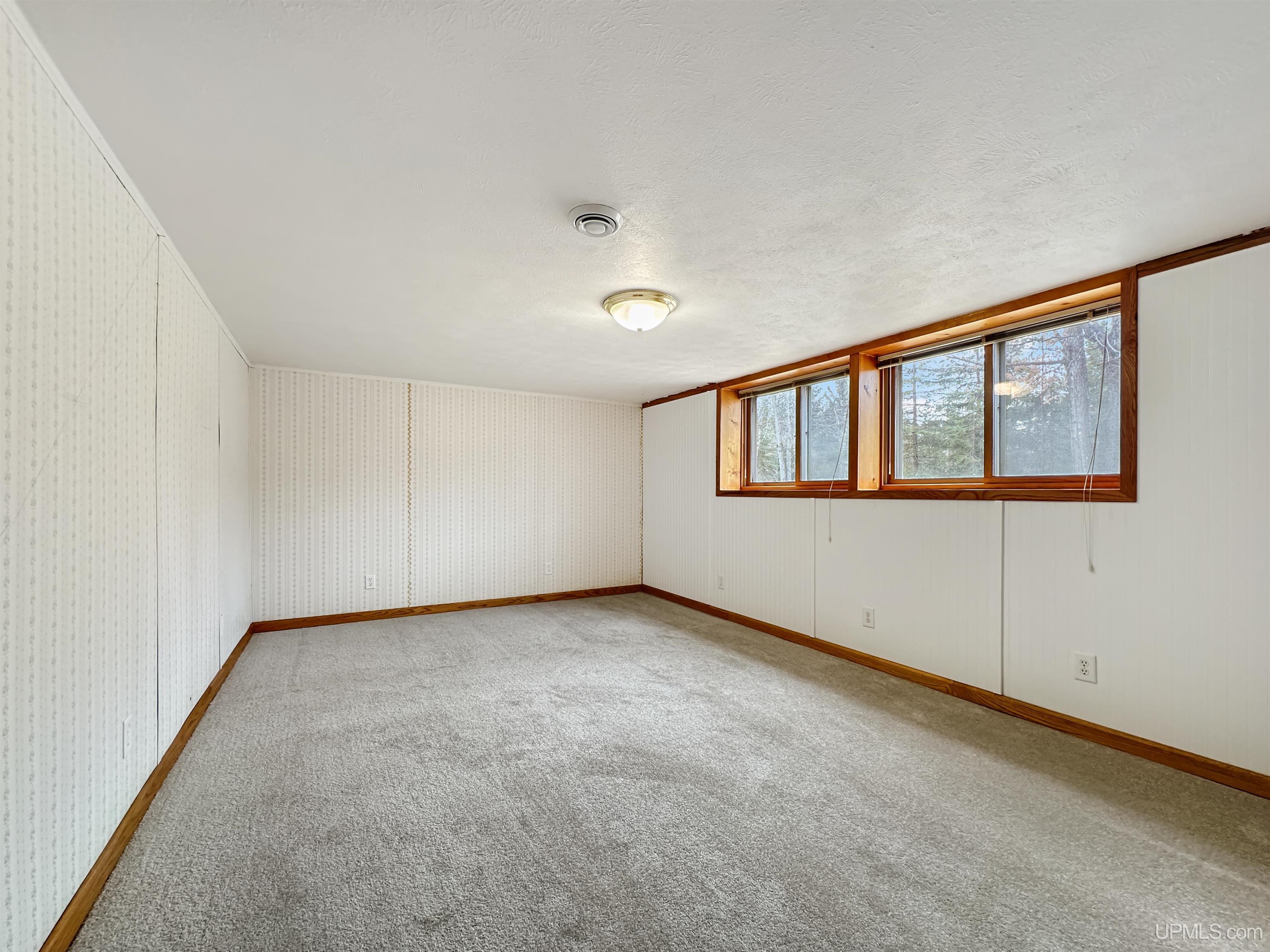 8672 M M.5 Road Gladstone, MI 49837 - Photo 17 of 38