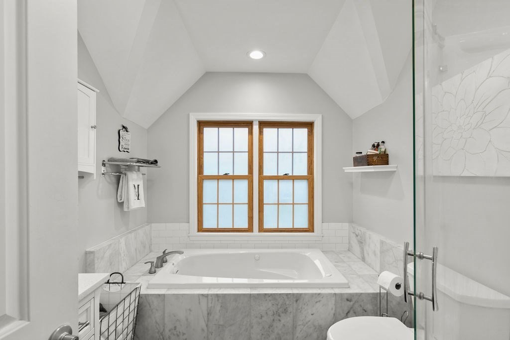 466 Rounseville Road Rochester, MA 02770 - Photo 23 of 38 a spacious bathroom with a tub and sink