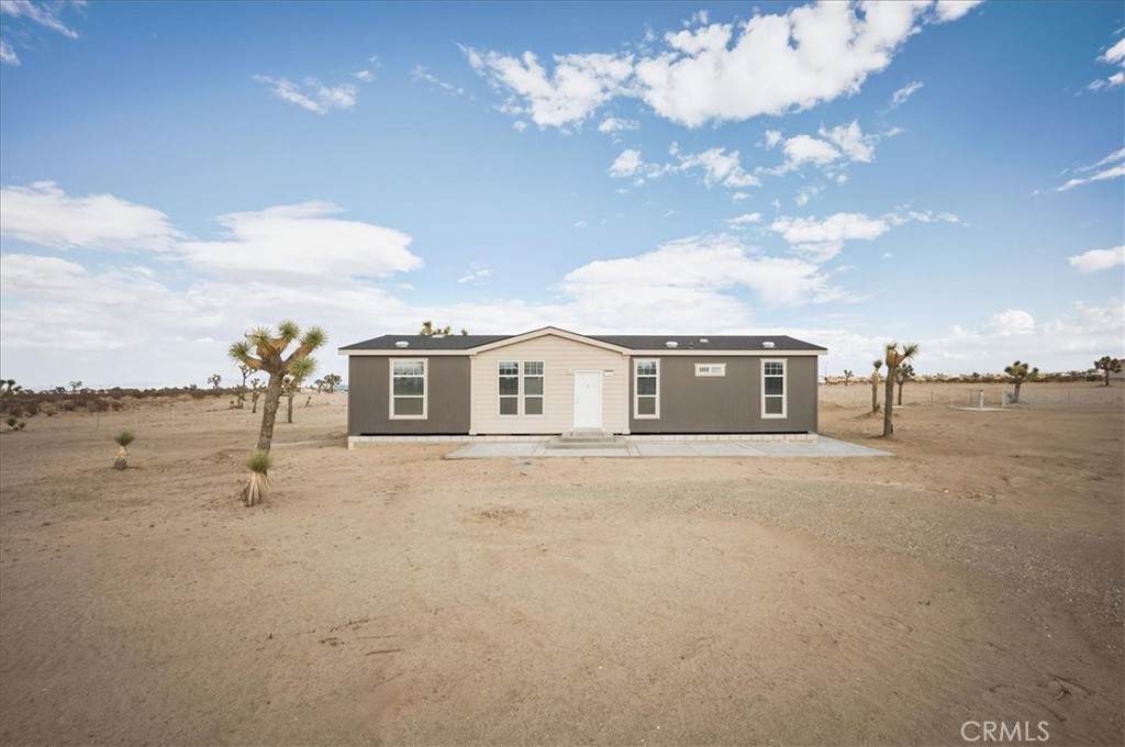13369 Centola Road Phelan, CA 92371 - Photo 2 of 34 a view of a house with a yard