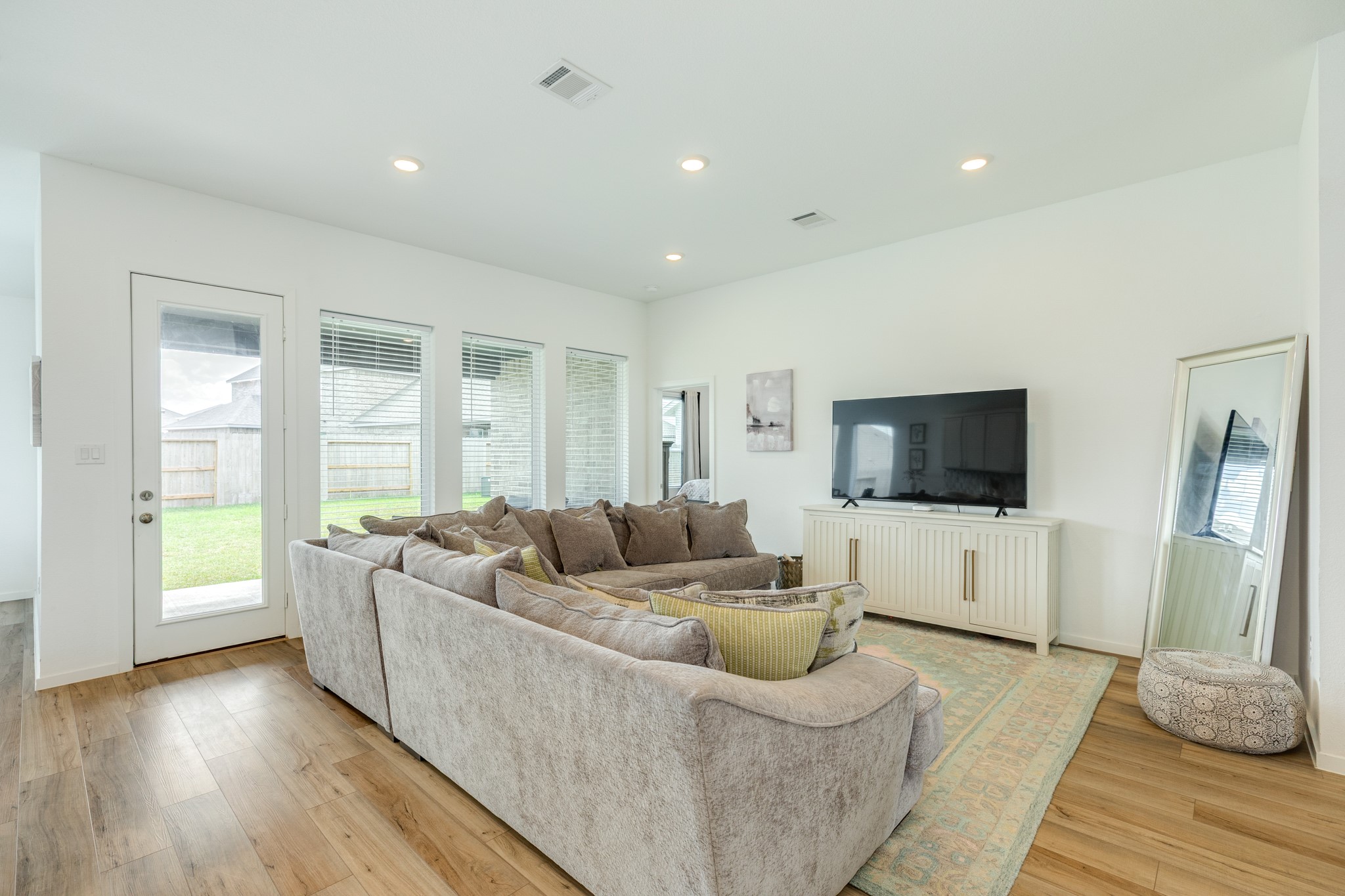2618 Jasper Oaks Drive Rosharon, TX 77583 - Photo 12 of 43 Alternative view of the family room, including the rear door providing access to the covered patio.