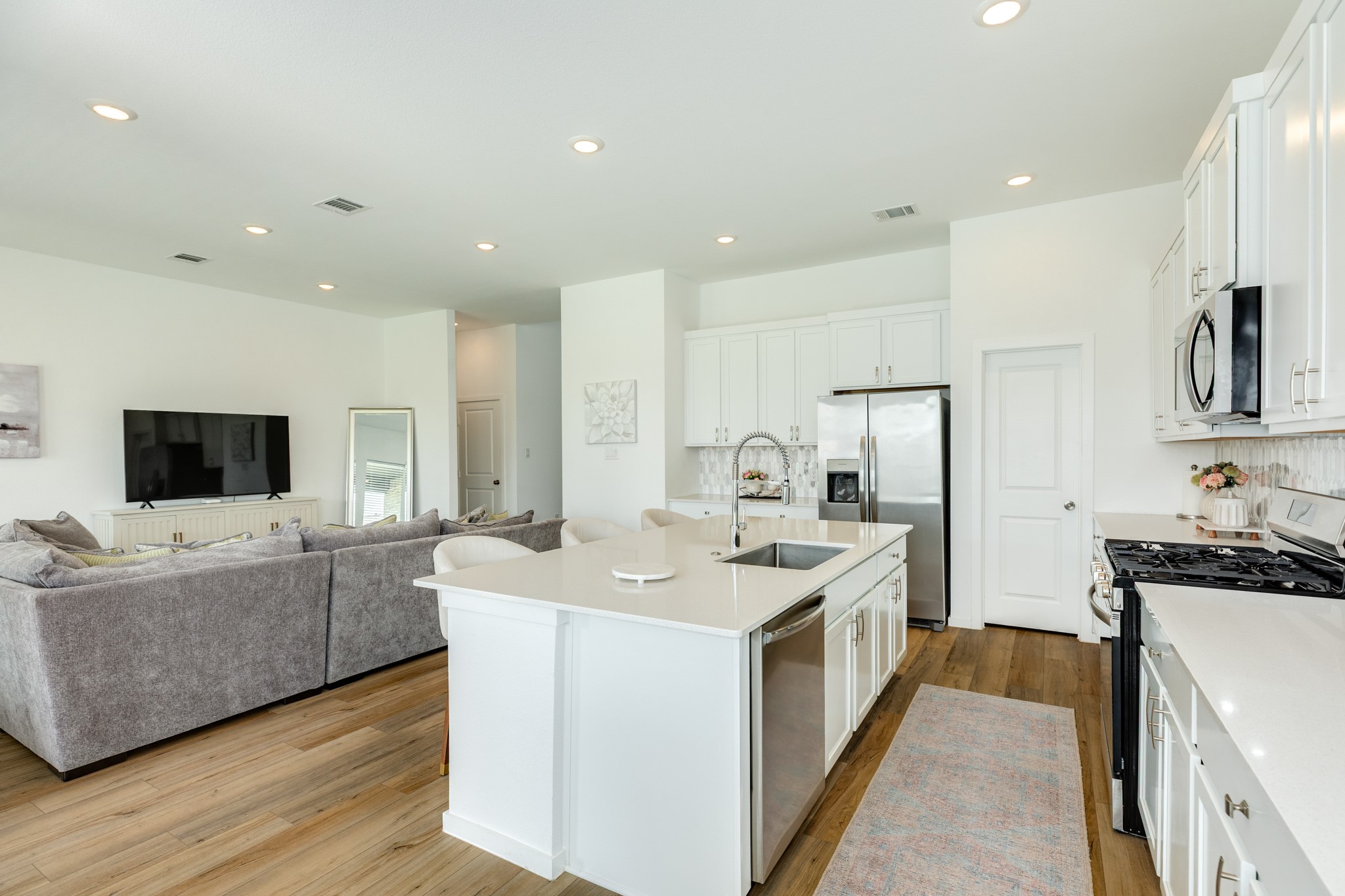 2618 Jasper Oaks Drive Rosharon, TX 77583 - Photo 15 of 43 From this view, you can clearly see the seamless flow between the family room and the kitchen, creating a welcoming and functional living space.