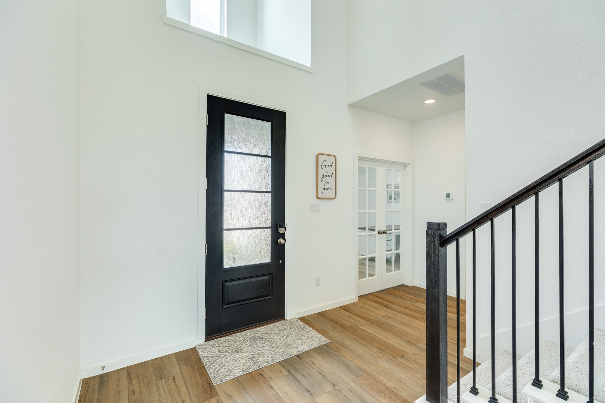 2618 Jasper Oaks Drive Rosharon, TX 77583 - Photo 4 of 43 As you enter through the front door, you are greeted by beautiful engineered wood floors, a stunning white and black staircase, and to the left, a well-appointed office. A large window above the front door floods the space with natural light.