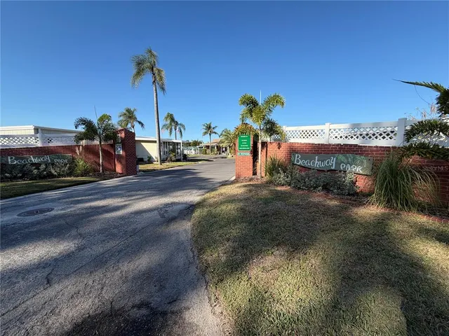 $52,000 | 5494 Fairfield Avenue South, Unit 9, Gulfport, FL 33707