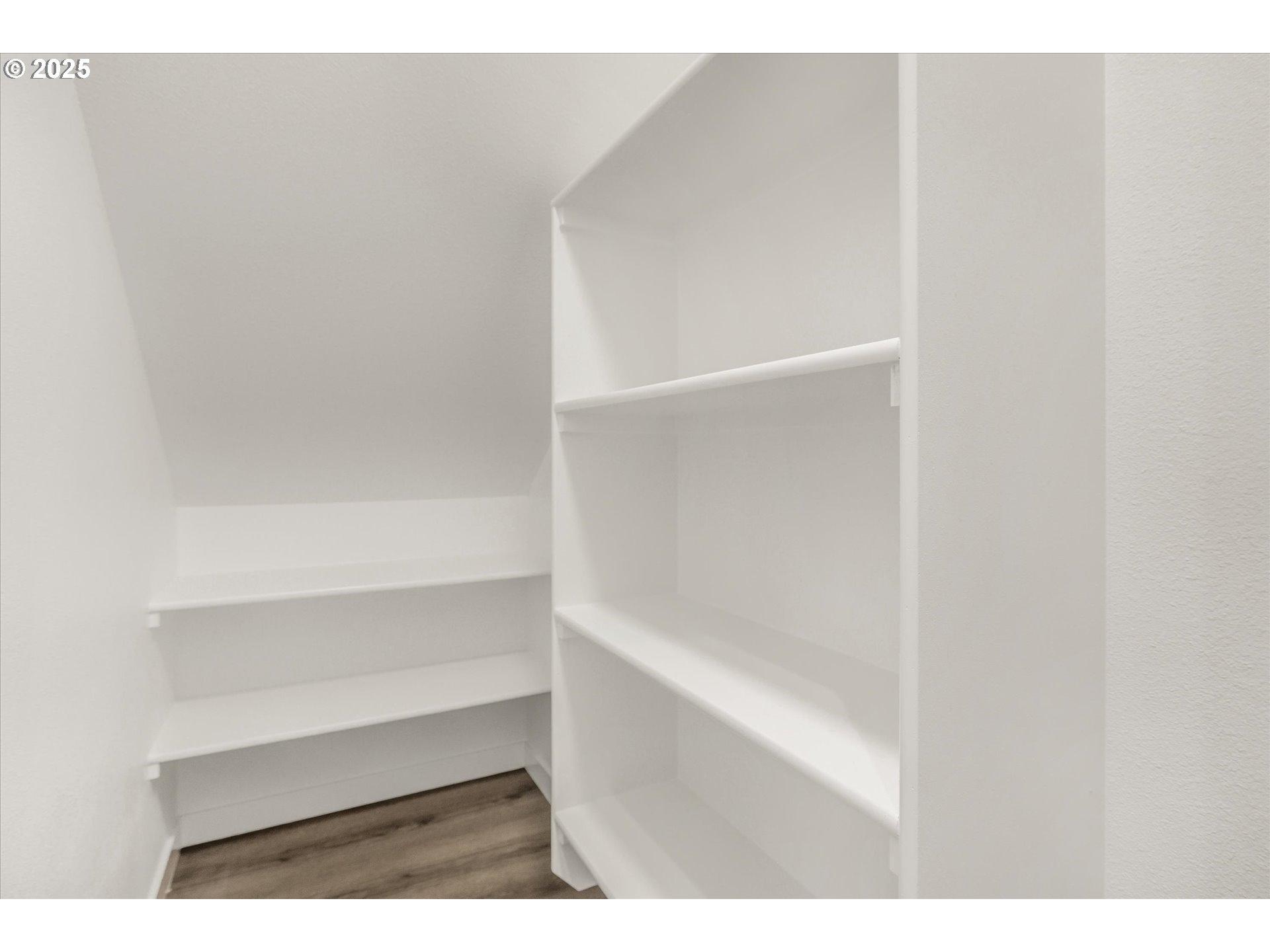 185 Southwest Mawrcrest Avenue Gresham, OR 97030 - Photo 19 of 46 a view of room