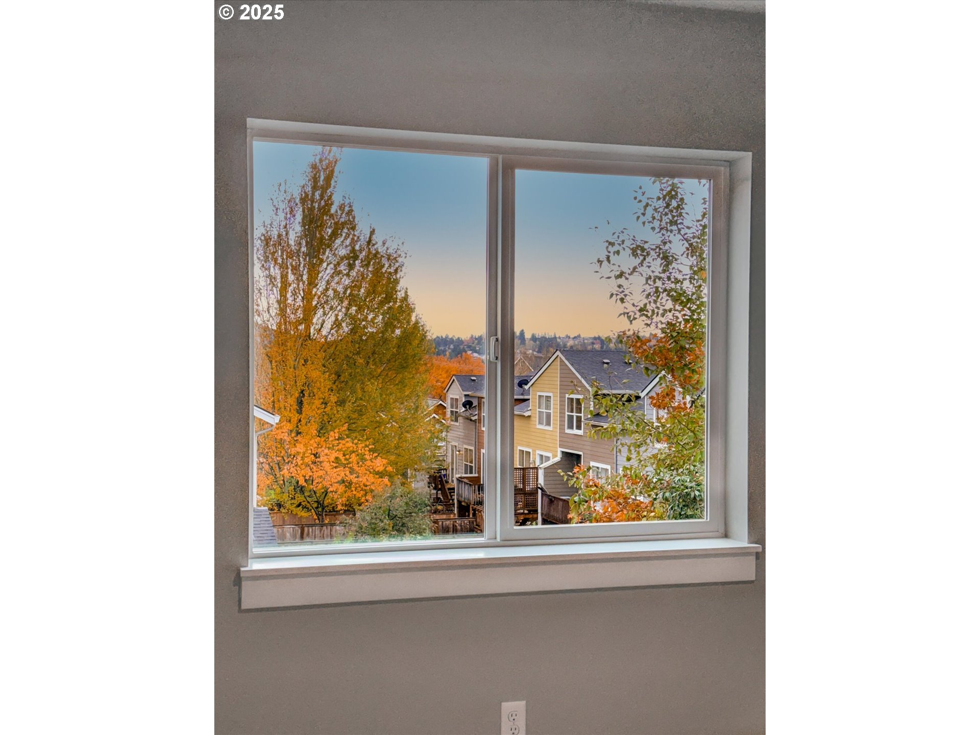 185 Southwest Mawrcrest Avenue Gresham, OR 97030 - Photo 23 of 46 a view of a window in a house