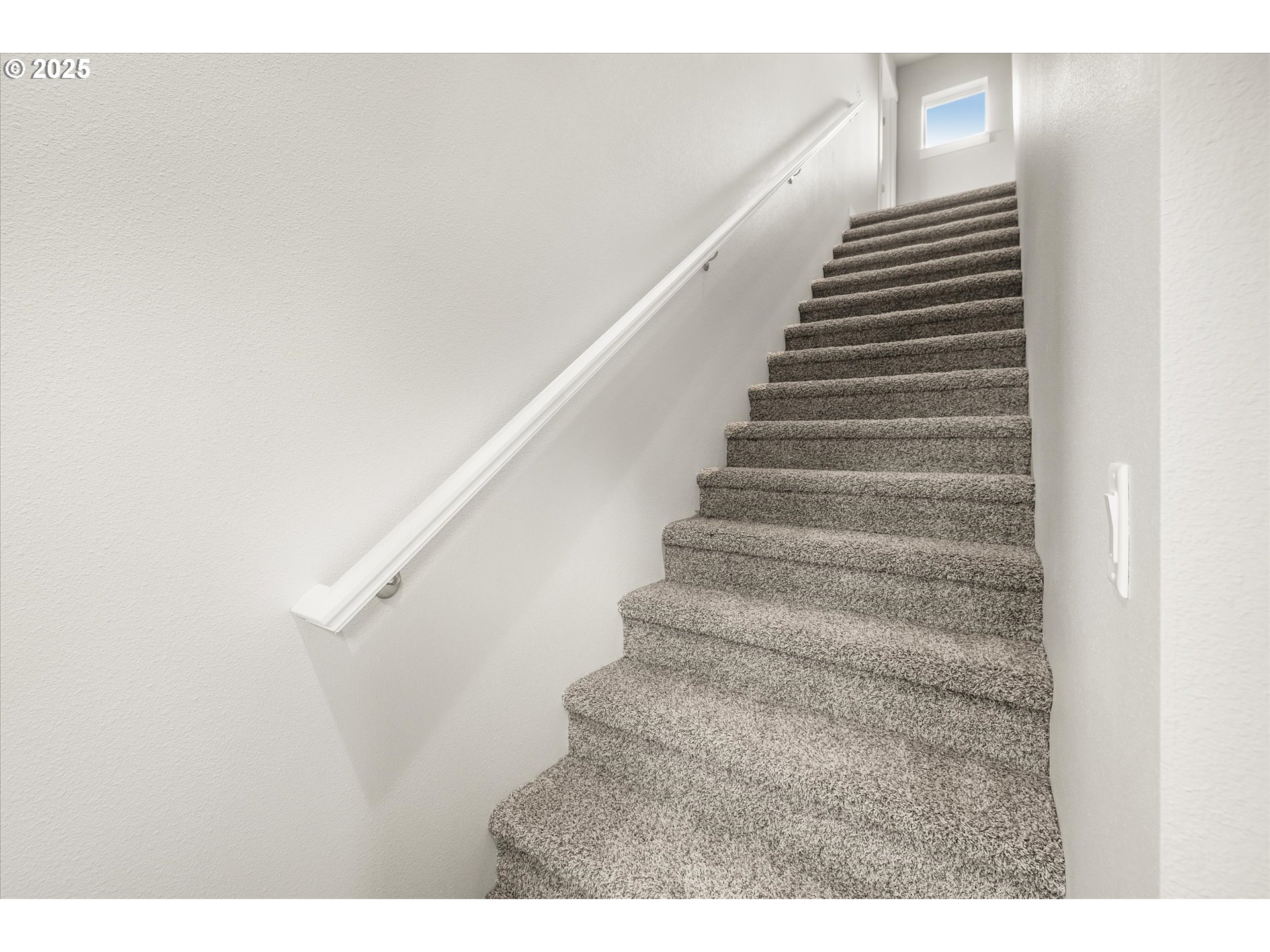 185 Southwest Mawrcrest Avenue Gresham, OR 97030 - Photo 29 of 46 a view of entryway