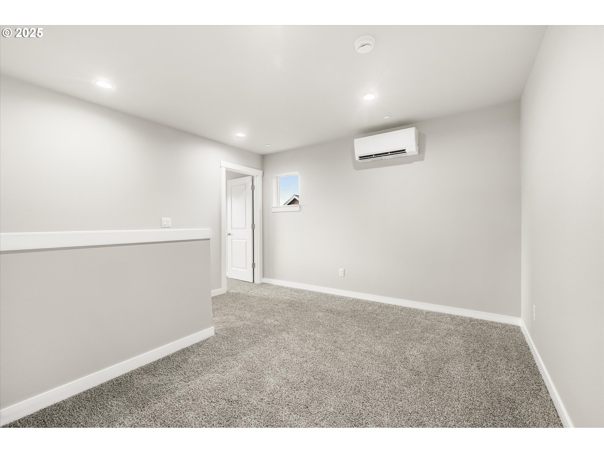 185 Southwest Mawrcrest Avenue Gresham, OR 97030 - Photo 30 of 46 a view of an empty room