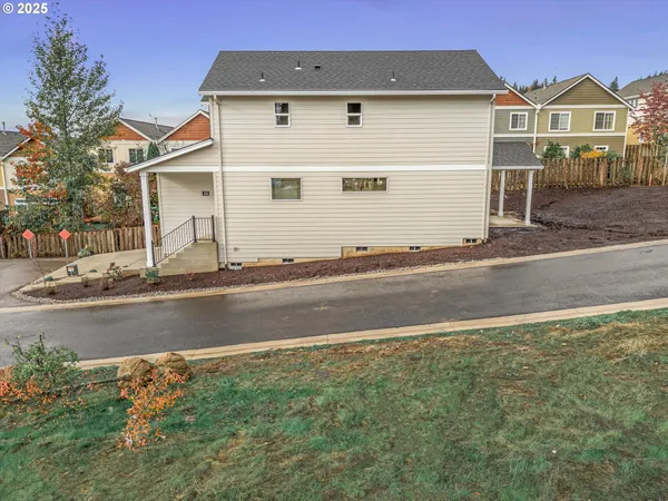 $489,947 | 185 Northwest Mawrcrest Avenue, Gresham, OR 97030