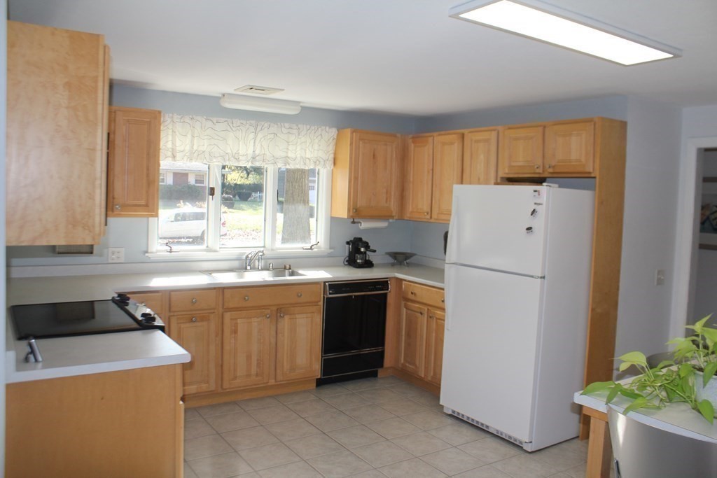 120 Edgewater Road Agawam, MA 01001 - Photo 9 of 26 Gallery Image 9