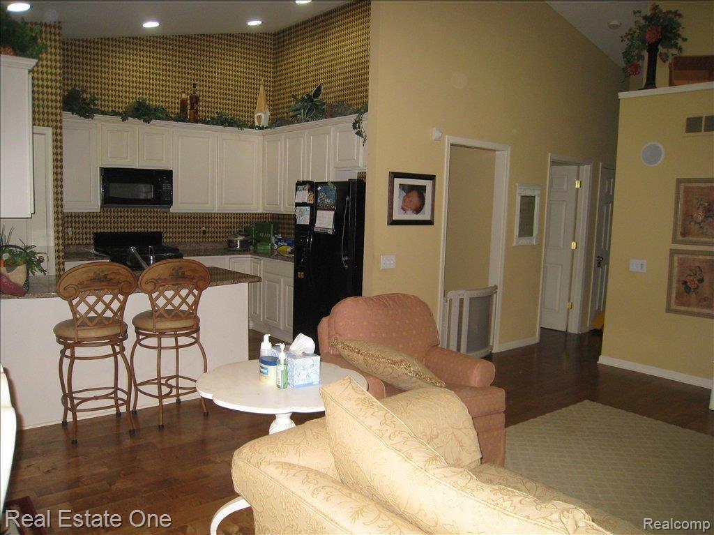 803 Chelsea Ridge Court, Unit 16 Howell, MI 48843 - Photo 9 of 25 IMG_8066