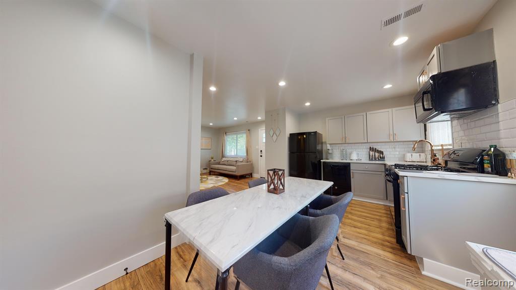 3035 Harvard Road Royal Oak, MI 48073 - Photo 5 of 19