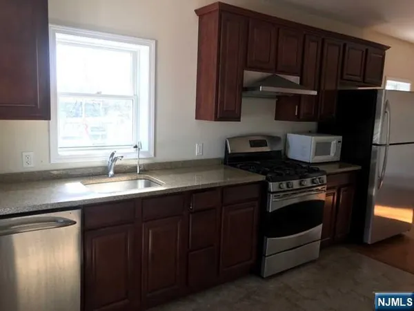 $2,400 | 237-241 Closter Dock Road, Unit 5, Closter, NJ 07624