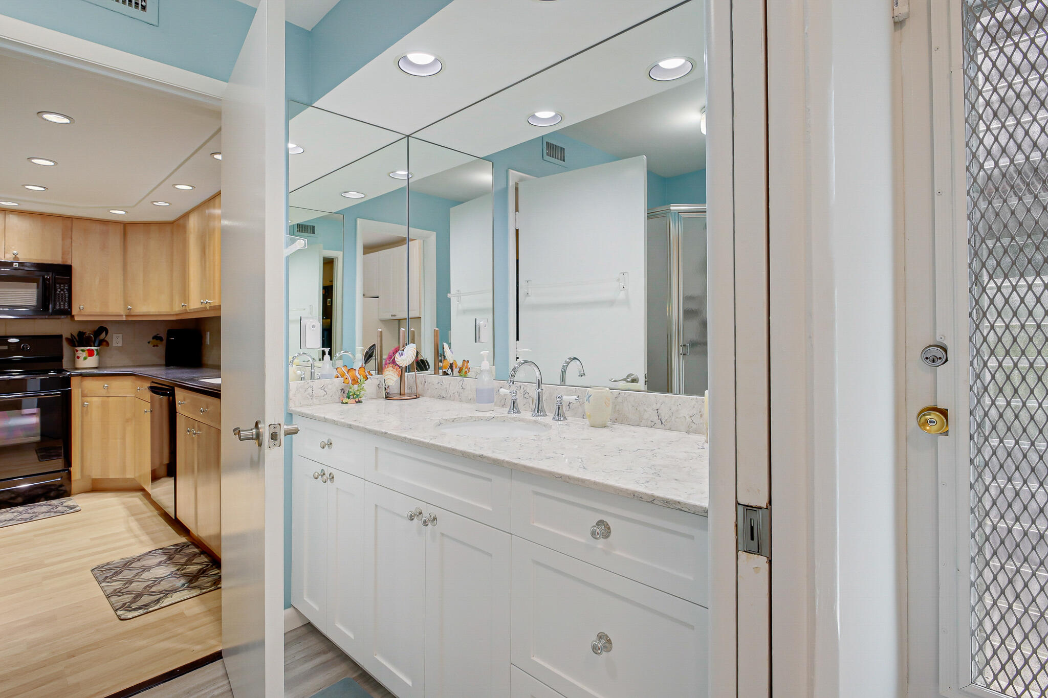 308 Akron Road Lake Worth, FL 33467 - Photo 23 of 49 308 Akron (35)
