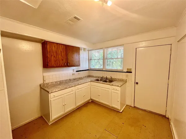 $79,000 | 4171 Lakeshore Drive, Shreveport, LA 71109