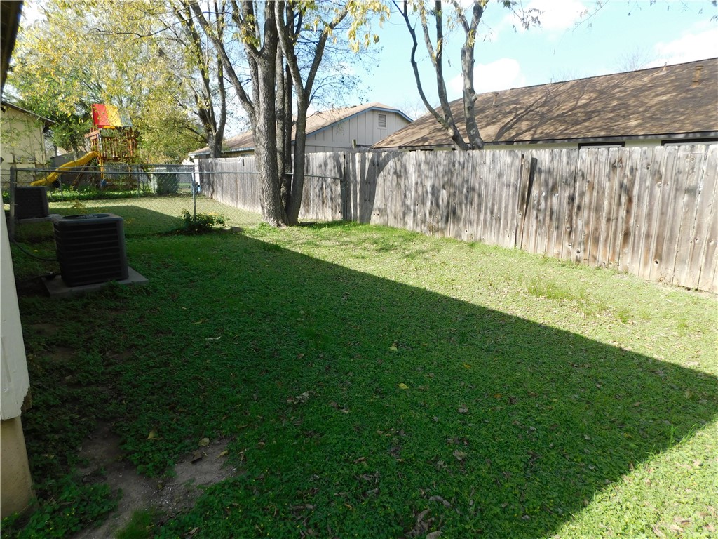 1900 Prairie Knoll Court, Unit A Austin, TX 78758 - Photo 17 of 18 a backyard of a house with lots of green space