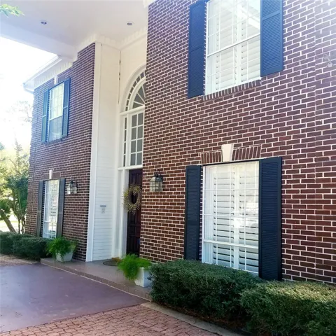 a view of a pathway both side of building