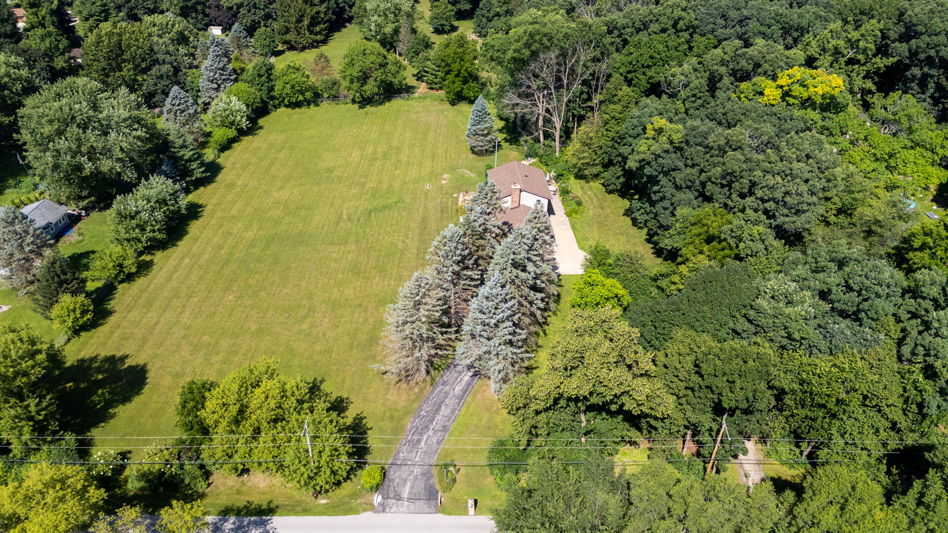 W250S4461 Center Road Waukesha, WI 53189 - Photo 9 of 36 Yard