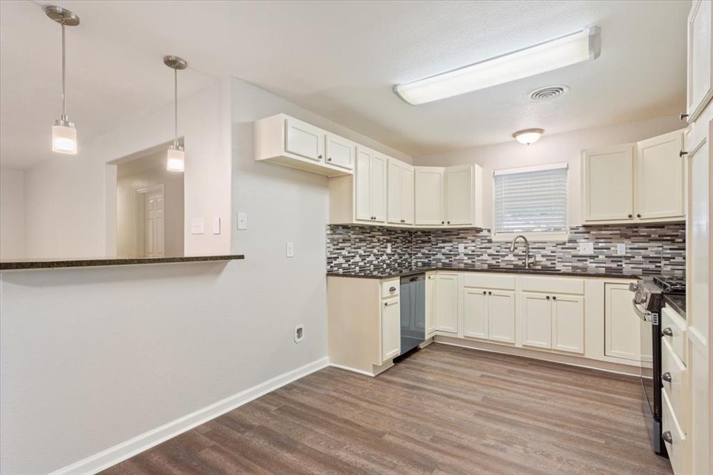 2025 Lenamon Street Waco, TX 76710 - Photo 9 of 24