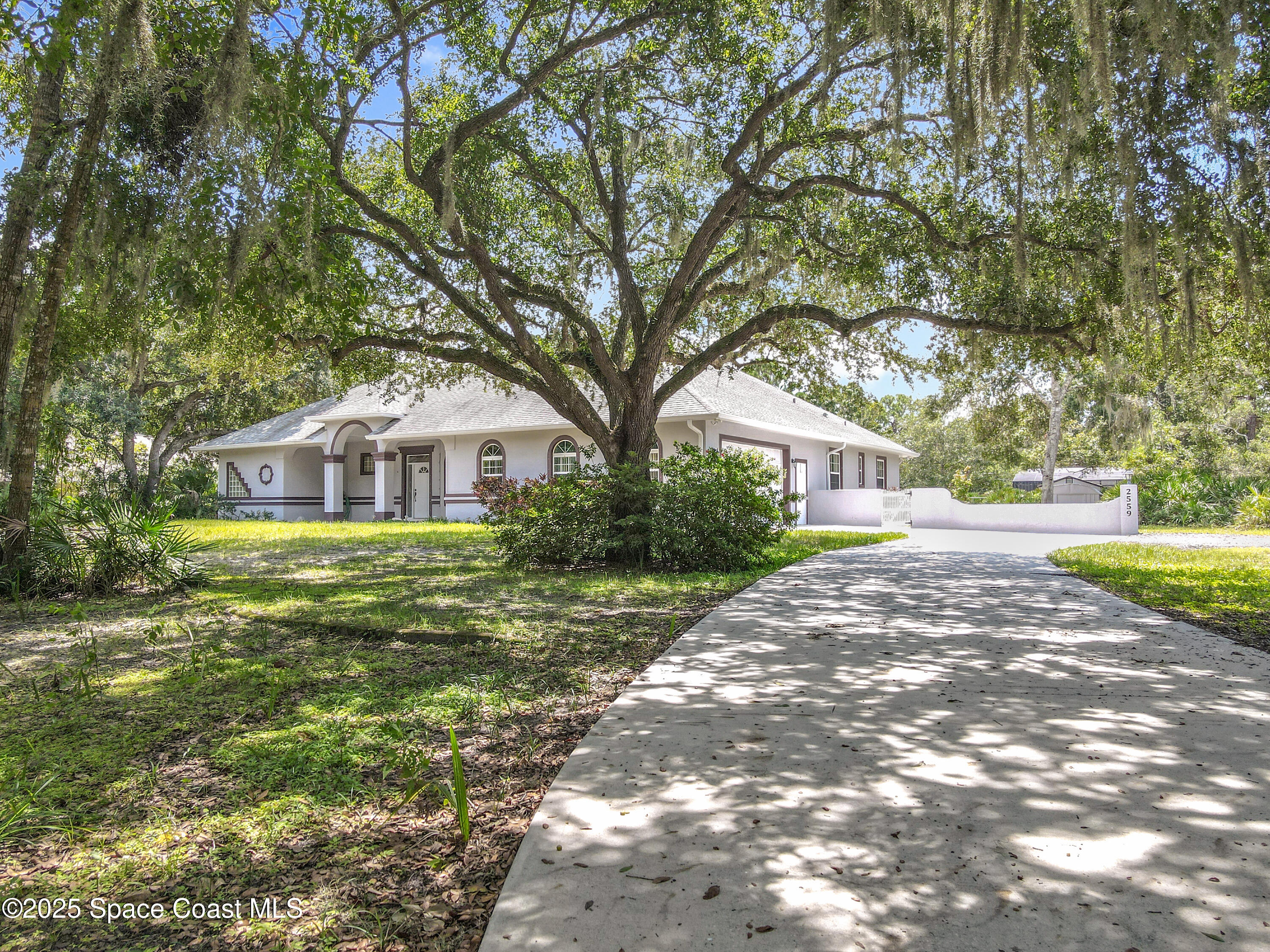 2559 Hooper Road Cocoa, FL 32926 - Photo 1 of 46 Large driveway