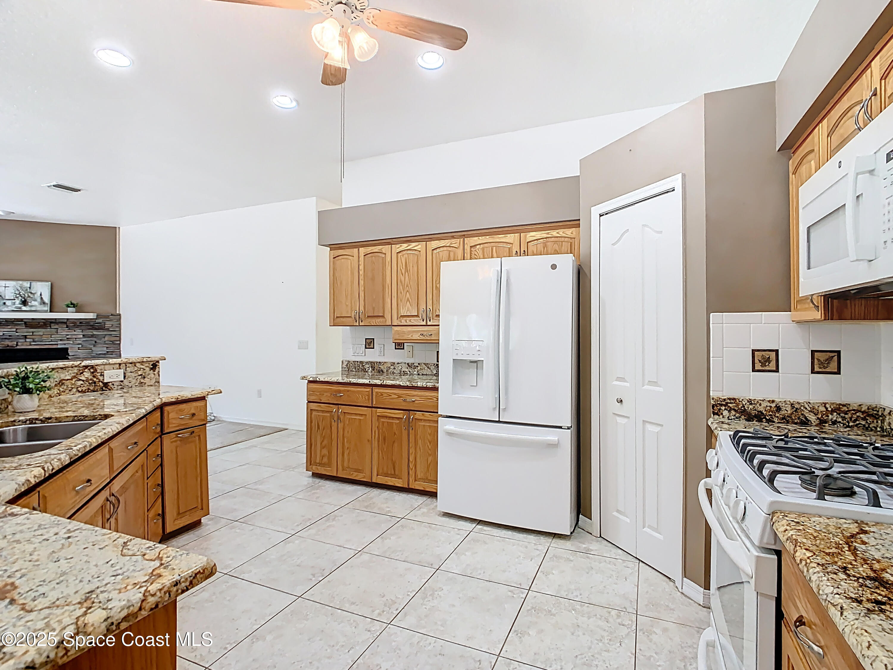 2559 Hooper Road Cocoa, FL 32926 - Photo 4 of 46 ample cabinet space