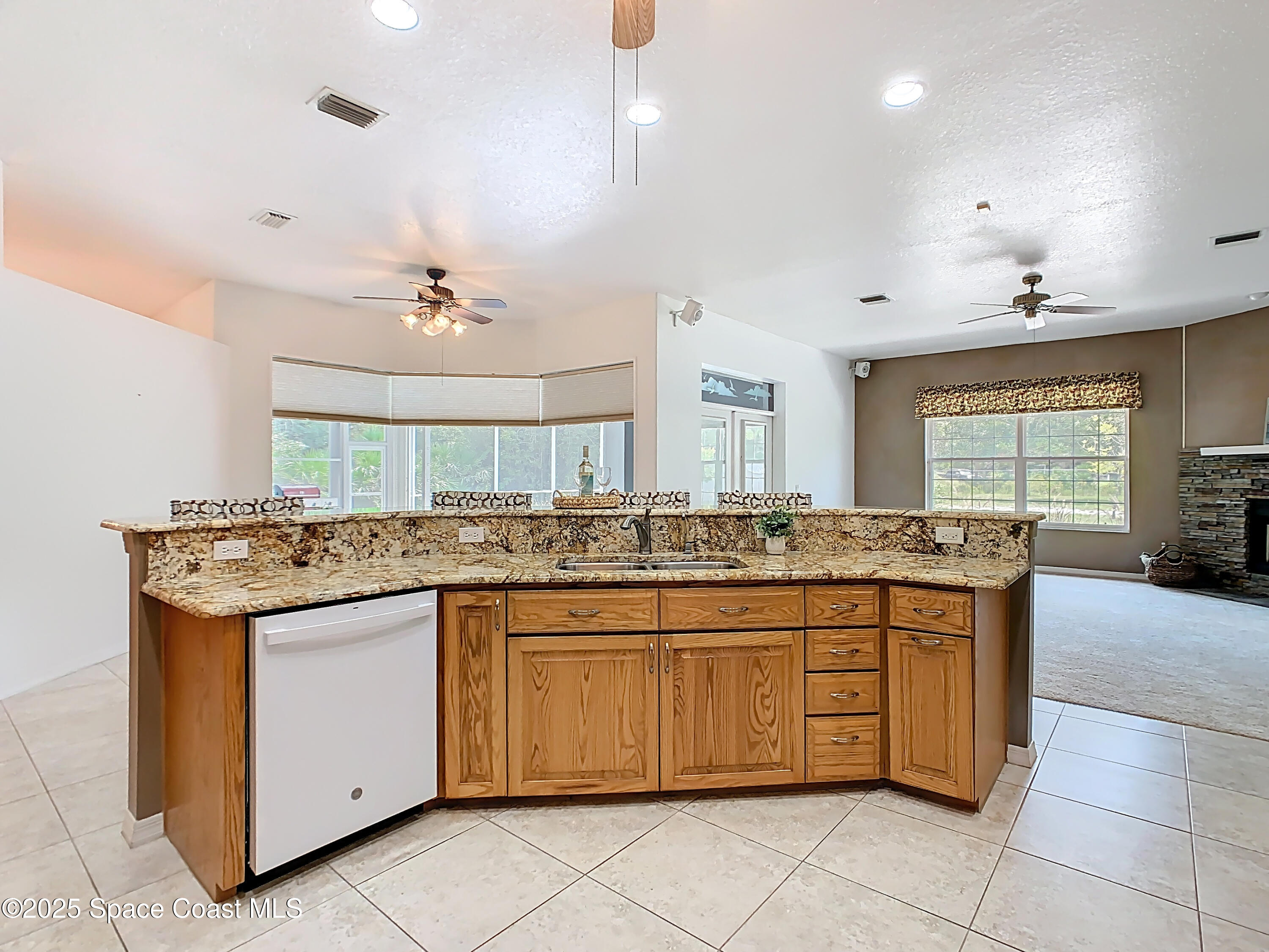 2559 Hooper Road Cocoa, FL 32926 - Photo 5 of 46 Breakfast bar