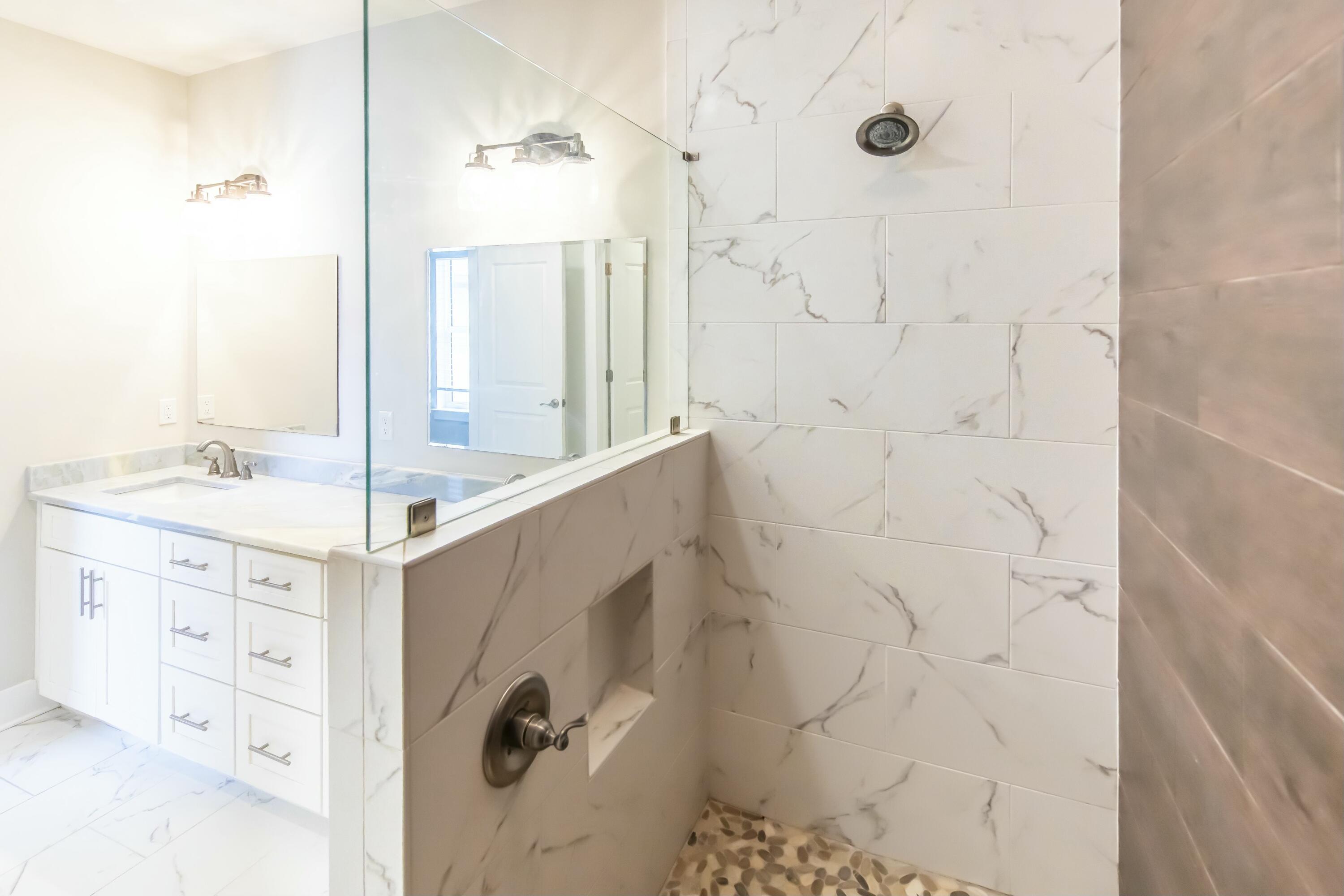 995 Airport Road, Unit 37 Destin, FL 32541 - Photo 27 of 46 a bathroom with a bathtub sink and mirror