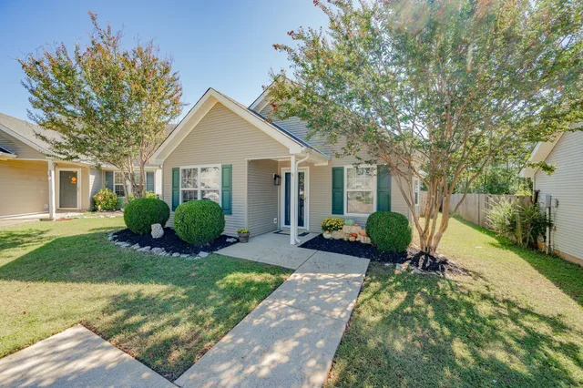 a view of a house with backyard and garden