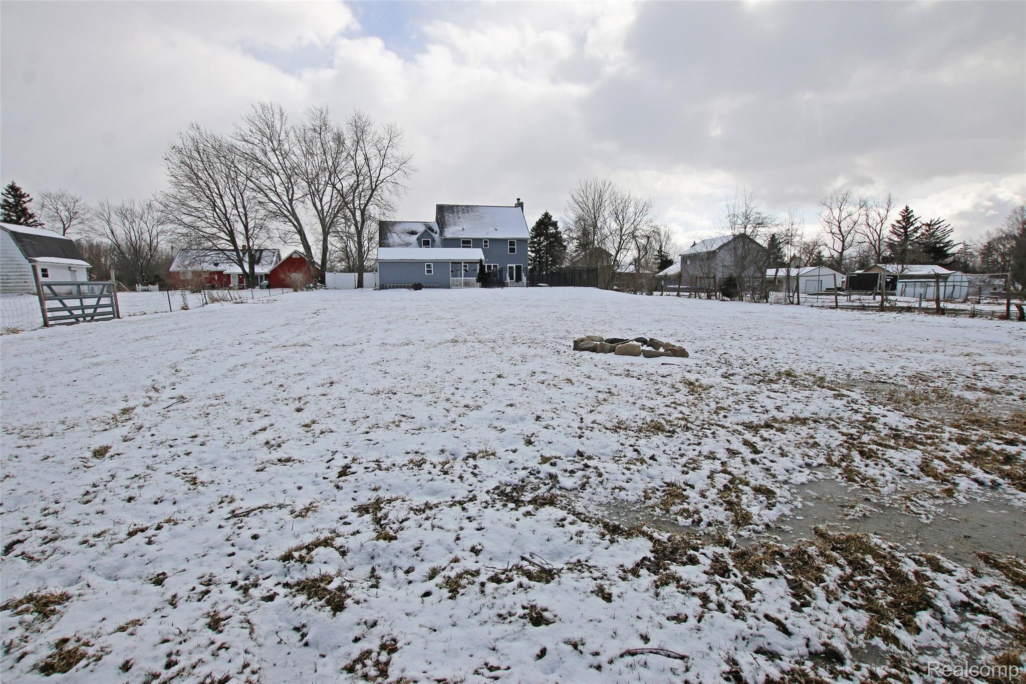 7393 East Carpenter Road Davison, MI 48423 - Photo 72 of 82 72) Backyard.jpg