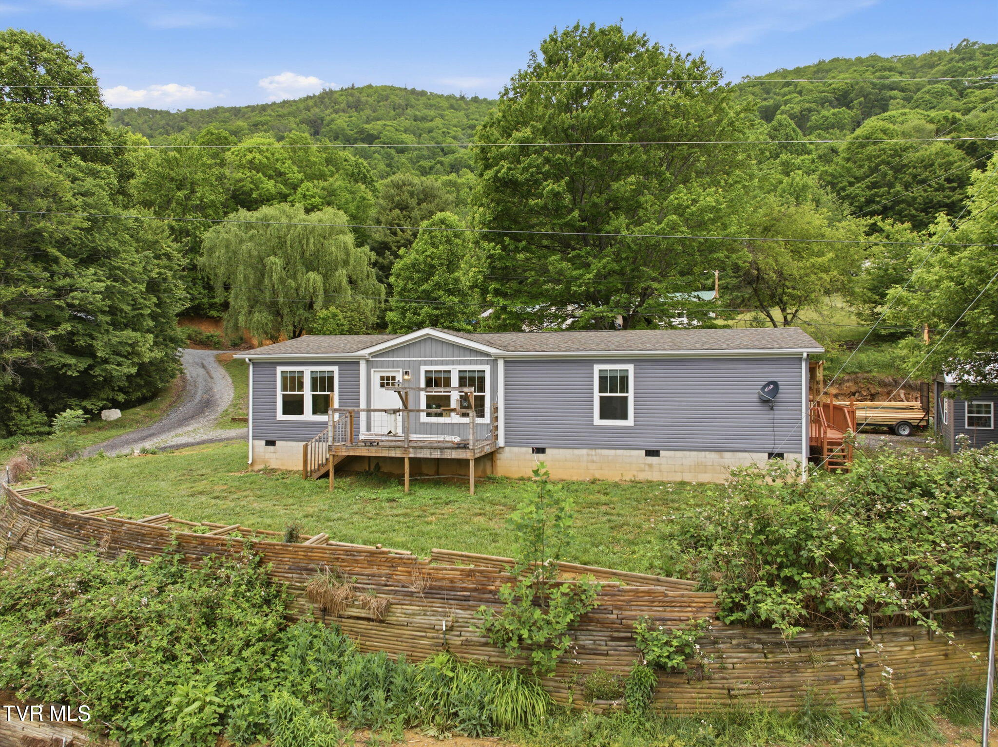 1479 Poga Road Butler, TN 37640 - Photo 18 of 31 exterior3