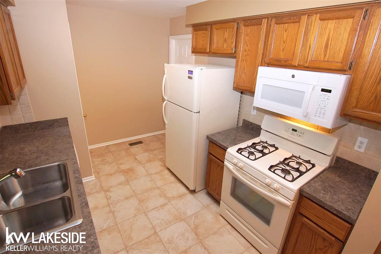 49536 Roxbury Court Utica, MI 48315 - Photo 9 of 20