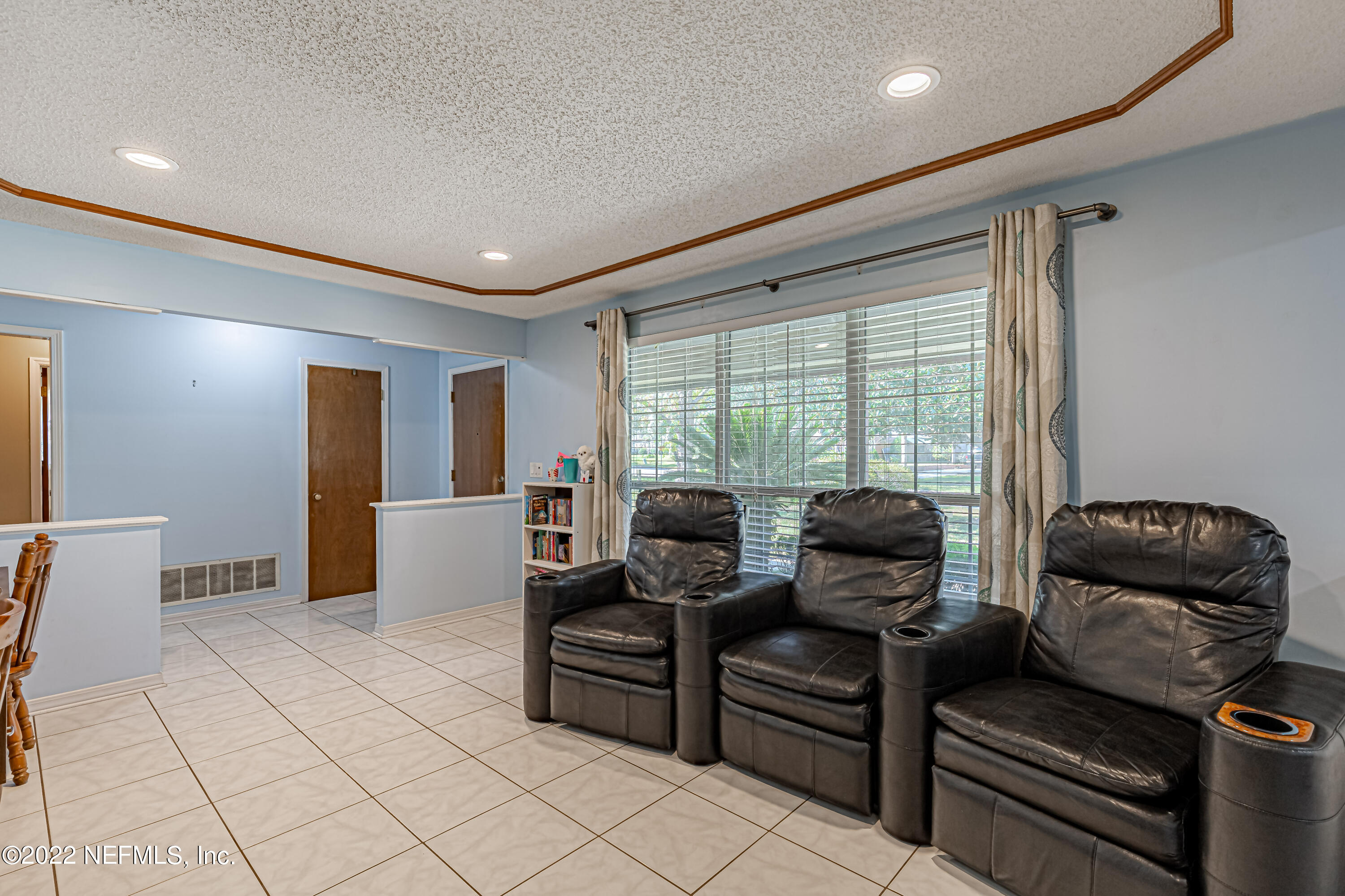 119 Ridgefield Court Orange Park, FL 32065 - Photo 7 of 30 9-Living Room