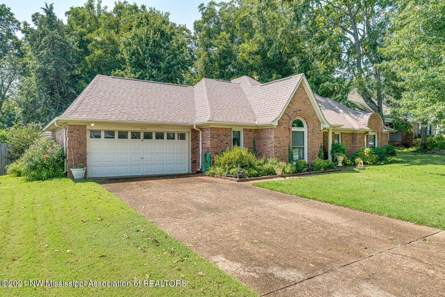 1935 Pecan Ridge North Southaven, MS 38671 - Photo 2 of 30 214755_2-snapsold-screen-1935-pecan-ridg