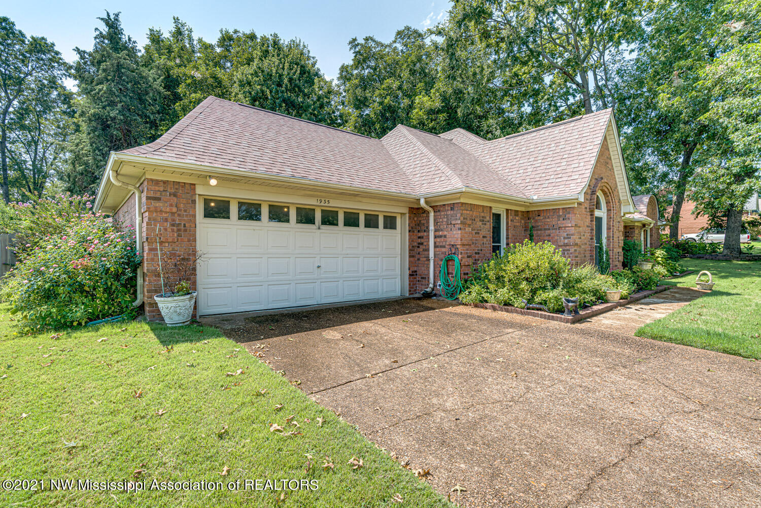 1935 Pecan Ridge North Southaven, MS 38671 - Photo 3 of 30 214755_3-snapsold-screen-1935-pecan-ridg