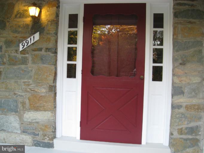 9911 Vale Road Vienna, VA 22181 - Photo 5 of 19 Exterior (Front)