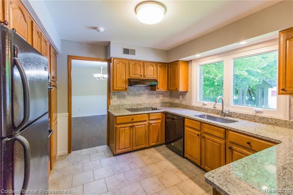 29075 Summerwood Road Farmington, MI 48334 - Photo 9 of 41