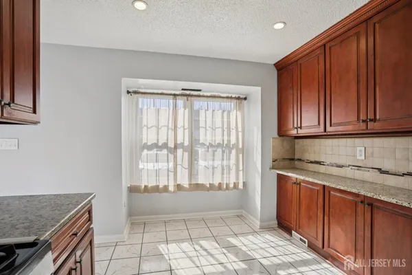 $550,000 | 204 Hampshire Court, Piscataway, NJ 08854