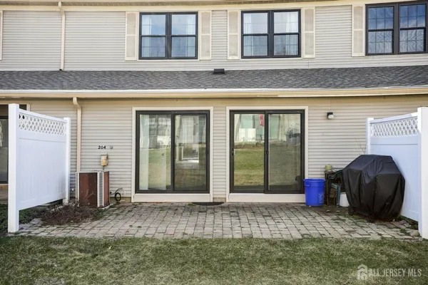 $550,000 | 204 Hampshire Court, Piscataway, NJ 08854