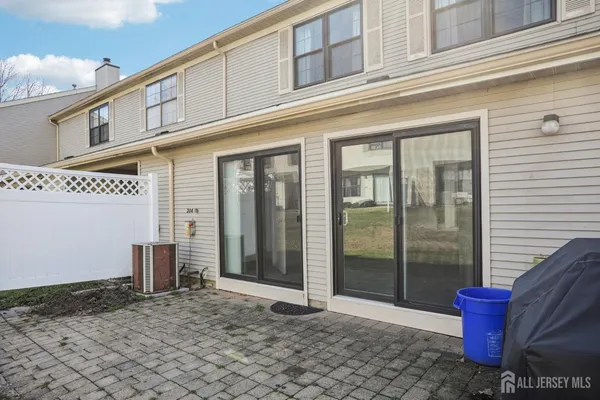 $550,000 | 204 Hampshire Court, Piscataway, NJ 08854