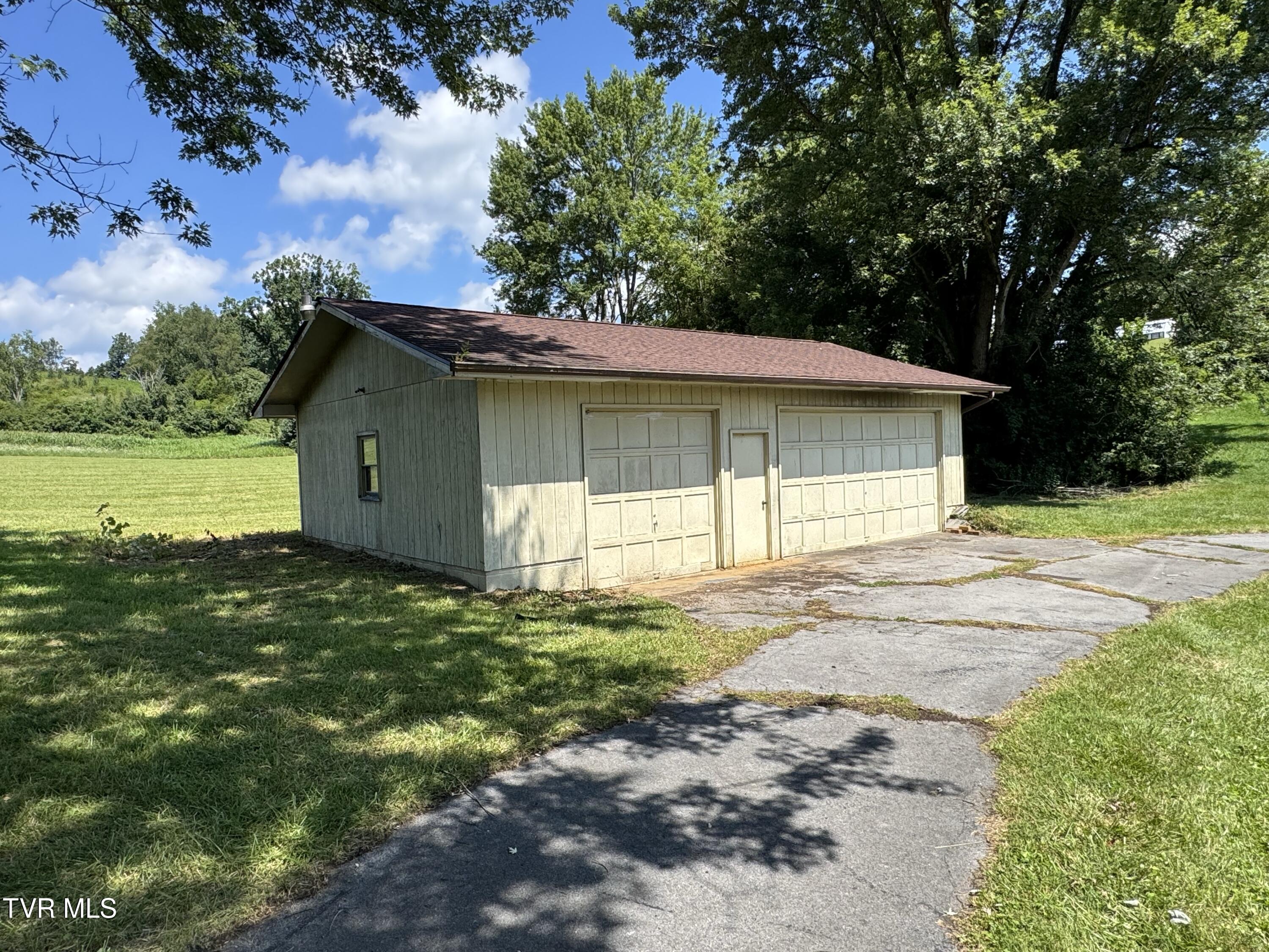 1159 V I Ranch Road Bristol, TN 37620 - Photo 12 of 49 IMG_4001