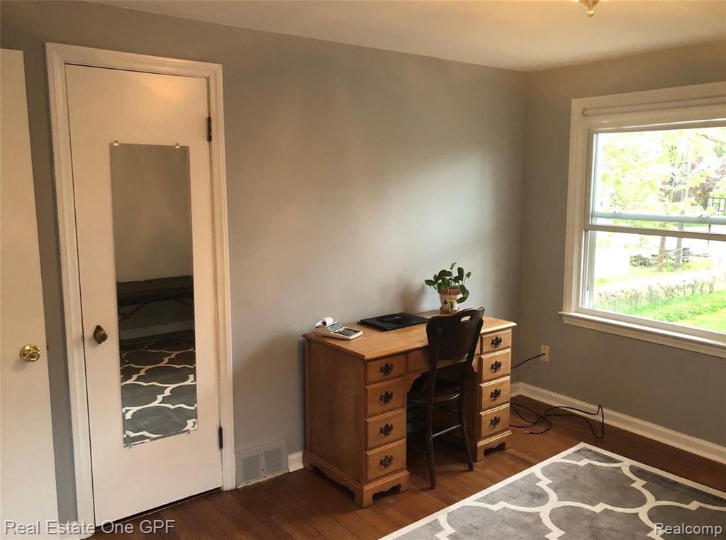 1876 Broadstone Road Grosse Pointe Woods, MI 48236 - Photo 30 of 53