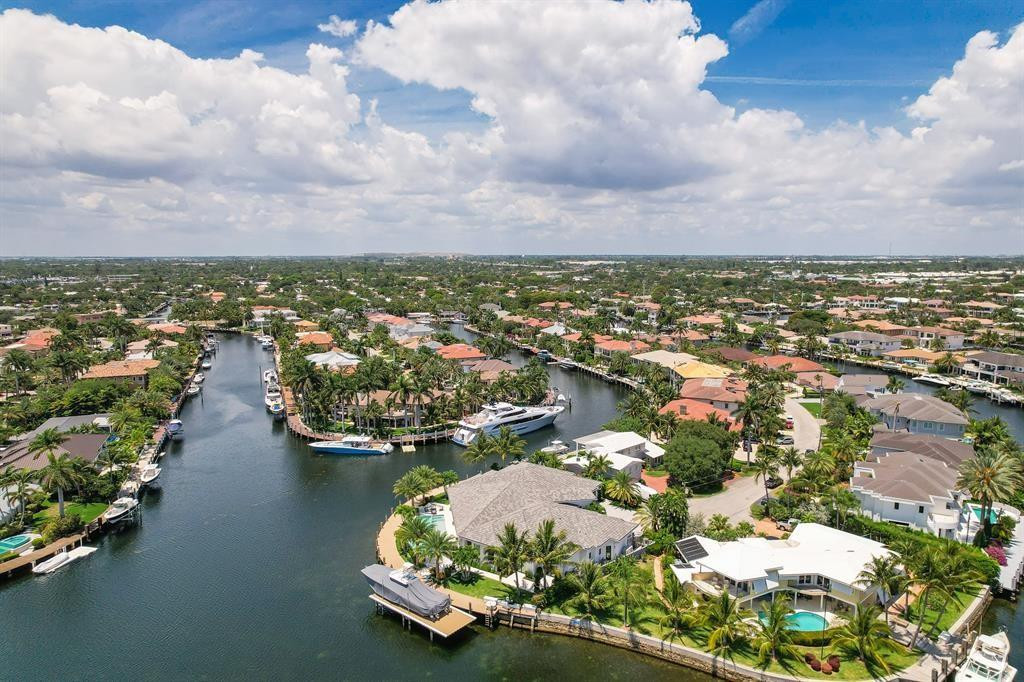 2550 Northeast 31st Court Lighthouse Point, FL 33064 - Photo 81 of 84 an aerial view of a city