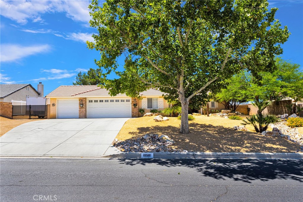 19581 Powhatan Road Apple Valley, CA 92308 - Photo 2 of 80