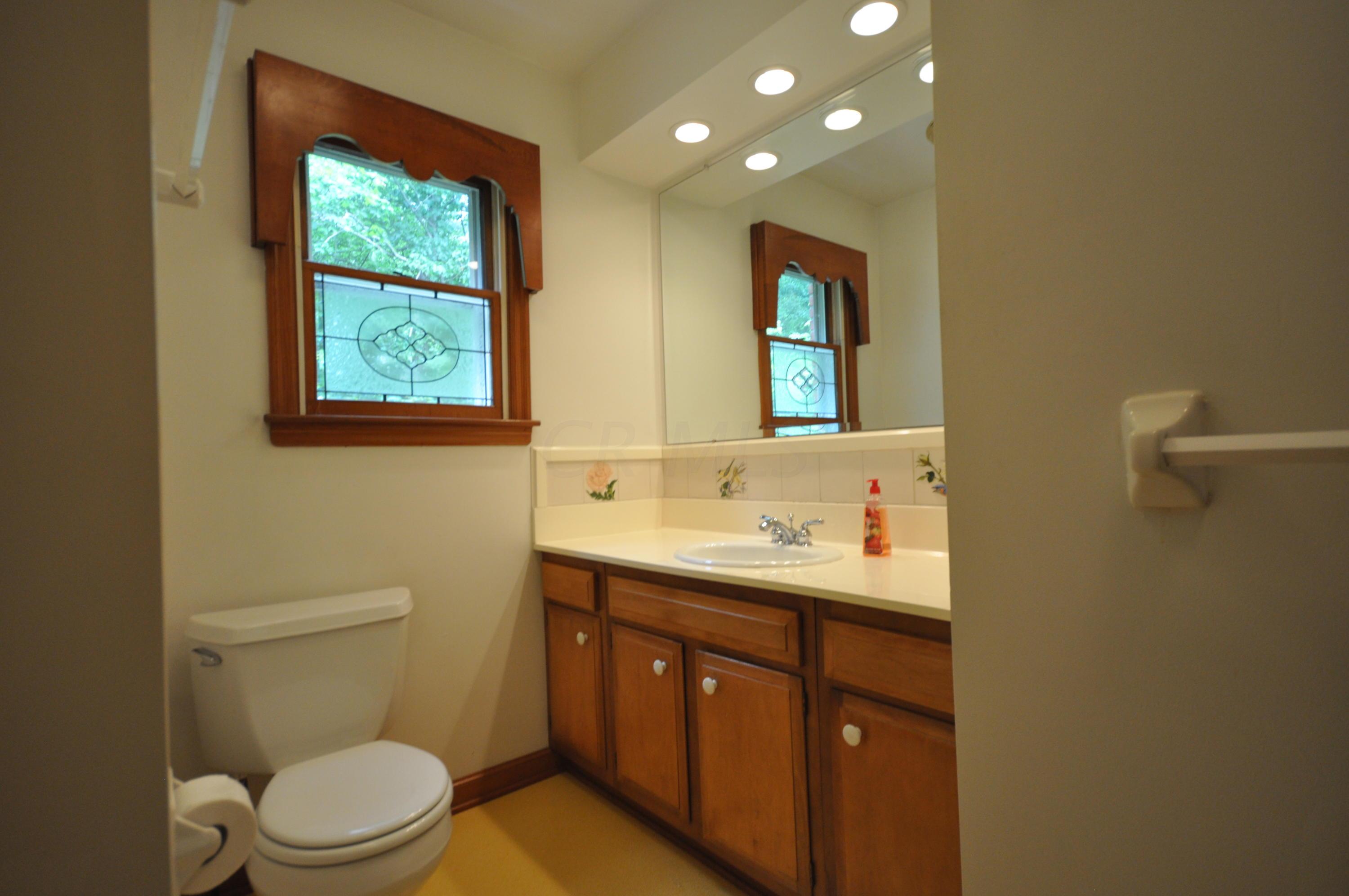 3657 Olde Ridenour Road Columbus, OH 43230 - Photo 8 of 14