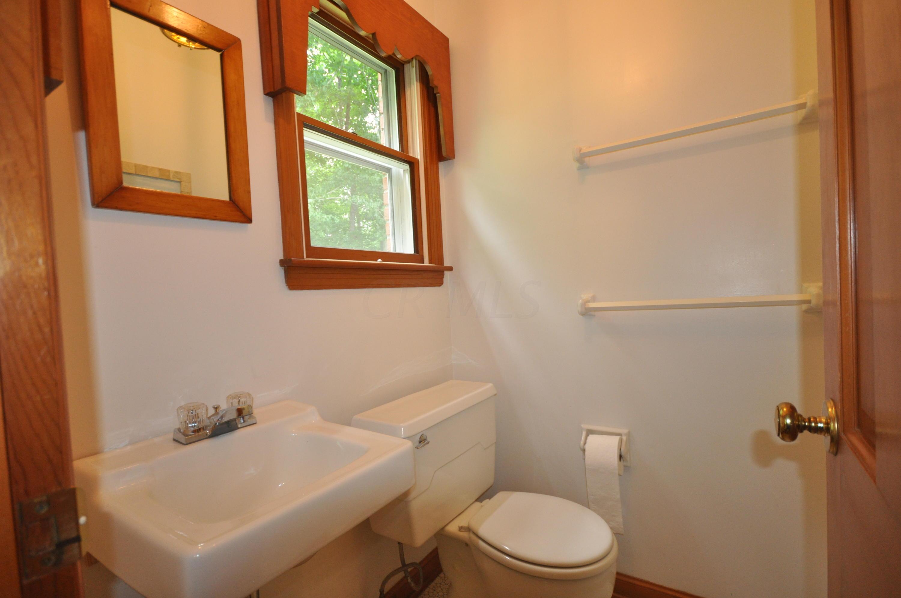 3657 Olde Ridenour Road Columbus, OH 43230 - Photo 9 of 14