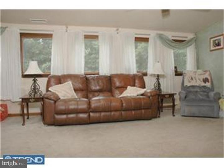 35 New Brooklyn Road Sicklerville, NJ 08081 - Photo 4 of 22 Living Room