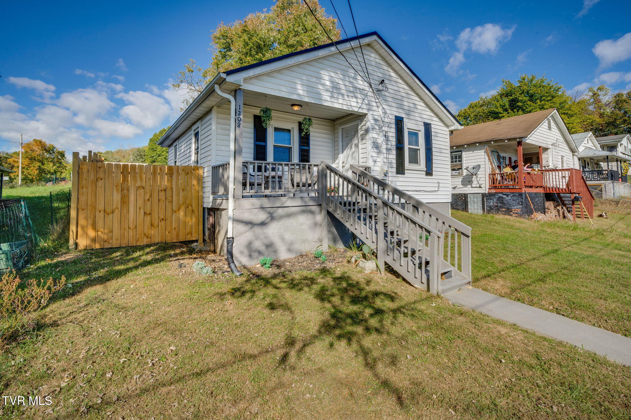 1208 Riverside Avenue Kingsport, TN 37660 - Photo 2 of 25 002