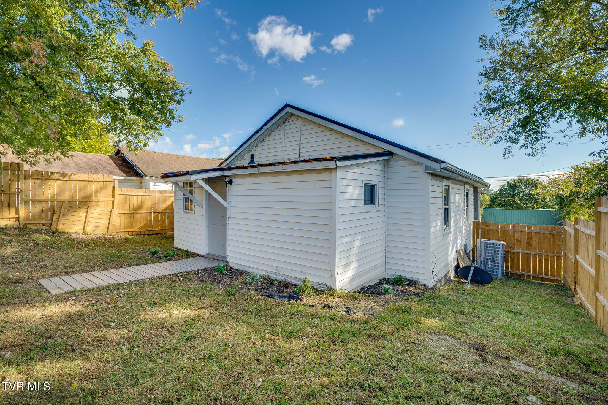 1208 Riverside Avenue Kingsport, TN 37660 - Photo 21 of 25 021